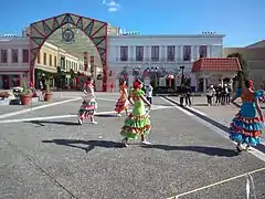 La Avenida de España, inspirada en el Mercado de Colón en Valencia.