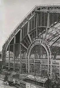 Vista lateral de la Galería de las Máquinas