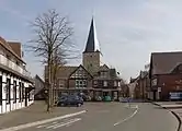 Laer, la iglesia catolica (Pfarrkirche Sankt Bartholomäus) en la calle