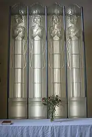 Retablo de cristal de René Lalique en la Glass Church de Millbrook (Jersey).
