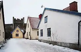 Vista de la muralla desde las callejuelas interiores de Visby