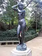 Joven de la trenza (1928), de Josep Viladomat, Jardines de Laribal.