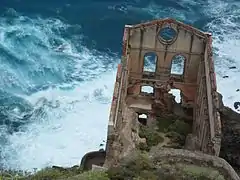 Las ruinas del elevador de aguas de Gordejuelas. Dentro del Paisaje Protegido de la Rambla de Castro.
