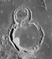 Lavoisier C (grande) y T (pequeño), este de Lavoisier