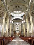 Una vista del altar mayor con el icono sagrado de Nuestra Señora de Licheń