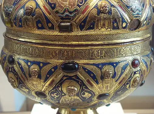 Banda pseudocúfica en copón con esmalte de Limoges, circa 1200. Museo del Louvre.