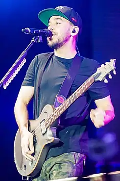 Mike Shinoda Líder, vocalista, guitarrista, tecladista y programaciónDesde 1996