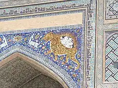 Tigre (o león) en el iwan de la madraza Sher-Dor