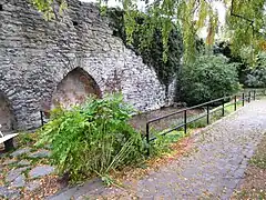 Estanque fuera de la muralla entre la Puerta de la playa grande y la playa pequeña