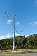 Antena de onda corta periódica, además de la antigua estación de radio de Varberg, Suecia