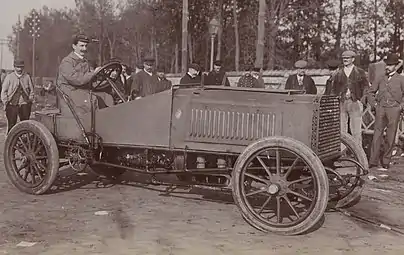 Louis Rigolly, ganador en la Cota de Gaillon (o Copa de Le Figaro para vehículos pesados) en 1903