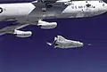 El Northrop M2-F3, con fuselaje sustentador, tras el despegue desde el Balls 8.