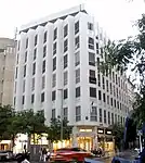 Edificio alojando a la Embajada en Madrid