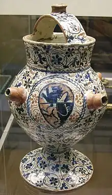 Jarra de trampa, fabricada en Manises entre 1420 y 1480.