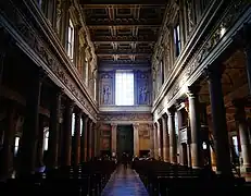 Vista de la nave, hacia la entrada