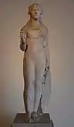 Estatua de mármol de la diosa Isis encontrada en la esquina nordeste del pórtico.