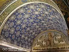 Bóveda del mausoleo de Gala Placidia. Al fondo la figura del Buen Pastor con las ovejas