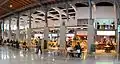 Interior del Mercado Agrícola de Montevideo, plaza de comidas.