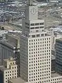 El Mercantile antes de la renovación, con el Securities Building en el medio y el Dallas Building detrás.