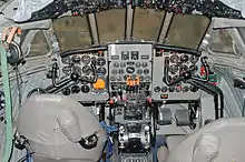 Cabina de control de un de Havilland DH.106 Comet 4 de Mexicana (N888WA) en el Aeropuerto de Paine Field.