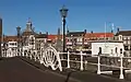 La torre de la iglesia (la Oostkerk) desde el puente (el Spijkerbrug)