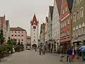 Vista de la calle Maximilianstrasse con la puerta (Unteres Tor)