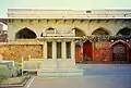 Tumba de Mirza Ghalib cerca de Chausath Khamba, sector de Nizamuddin, Delhi