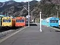 Convoyes serie 1000 del ferrocarril de Chichibu pintados al estilo de las líneas de JNR, diciembre 2007