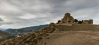Vista de la colina y del valle al fondo.
