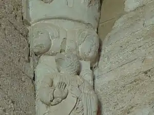 La figura del águila representa a San Juan.