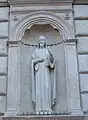 Estatua de la fachada