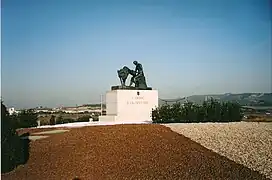 Vista del Monumento dentro de la rotonda.