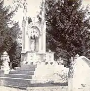 Monumento a la señorita Charlotte Canda, Battle Avenue por E. y HT Anthony.
