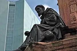 Fray Diego de Deza hojeando la Biblia.