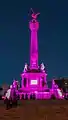 Vista nocturna del monumento