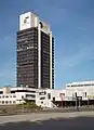 El edificio comercial: SHD Komes (lignito)