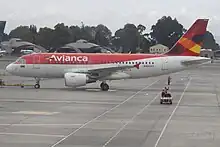 Airbus A319 (N422AV) de Avianca Ecuador en el Aeropuerto Internacional El Dorado de Bogotá (2012)