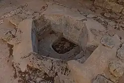 Piscina bautismal del s. VI en la Iglesia de Notre-Dame du Brusc (Francia).