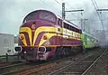 El primer logotipo, visible en el morro de esta locomotora de la serie 1600. Se puede observar que se inspira en gran medida en el primer logotipo de la SNCF.