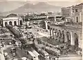 Demolición del antiguo edificio y edificación del nuevo, más atrasado.
