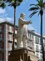 La estatua de Nicola Amore.