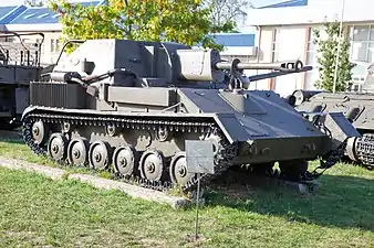 Vista lateral del SU-76 del Museo de Historia Militar de Sofía, Bulgaria.