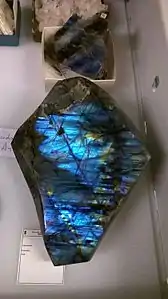 Labradorita, espécimen de museo