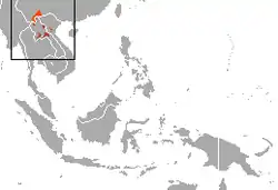 alt=Área de distribución de Nomascus leucogenys 
(Marrón - existente, anaranjado - probablemente extinto)