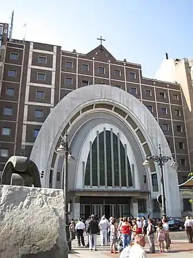 Iglesia de Nuestra Señora Reina de la Paz, 1961-1963 (Valladolid)
