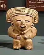 Ocarina de dos agujeros, Playa de los Muertos. Exposición de la Colección Mesoamericana, Museo Peabody, Universidad de Harvard.