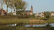 Ooij, la iglesia (la Sint-Hubertuskerk) en el pueblo