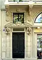 Edificio en el n°9.