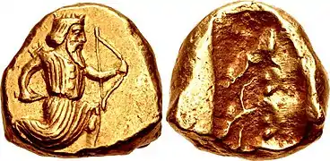 Dárico de tipo IV (rey corriendo con daga), desde la época de Artajerjes II hasta la de  Artajerjes III.