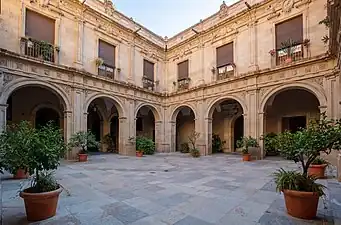 Otra vista del patio.